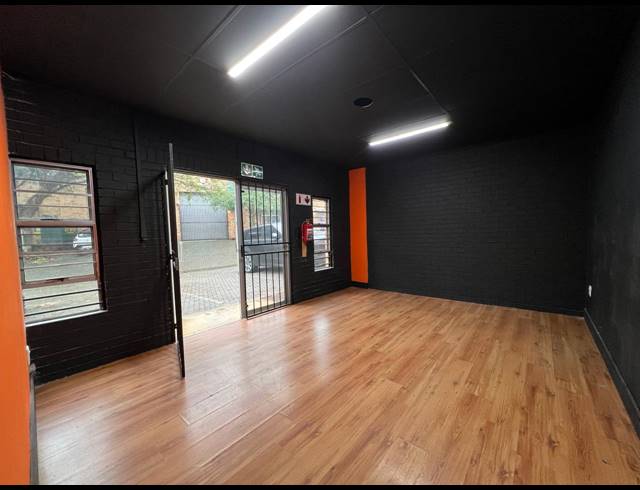 599M² WAREHOUSE TO LET IN LASER PARK
